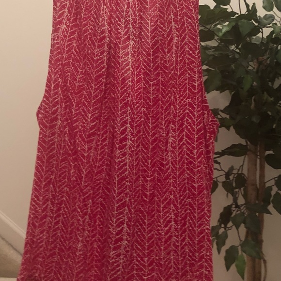 NWT Simple Tank - Picture 2 of 3